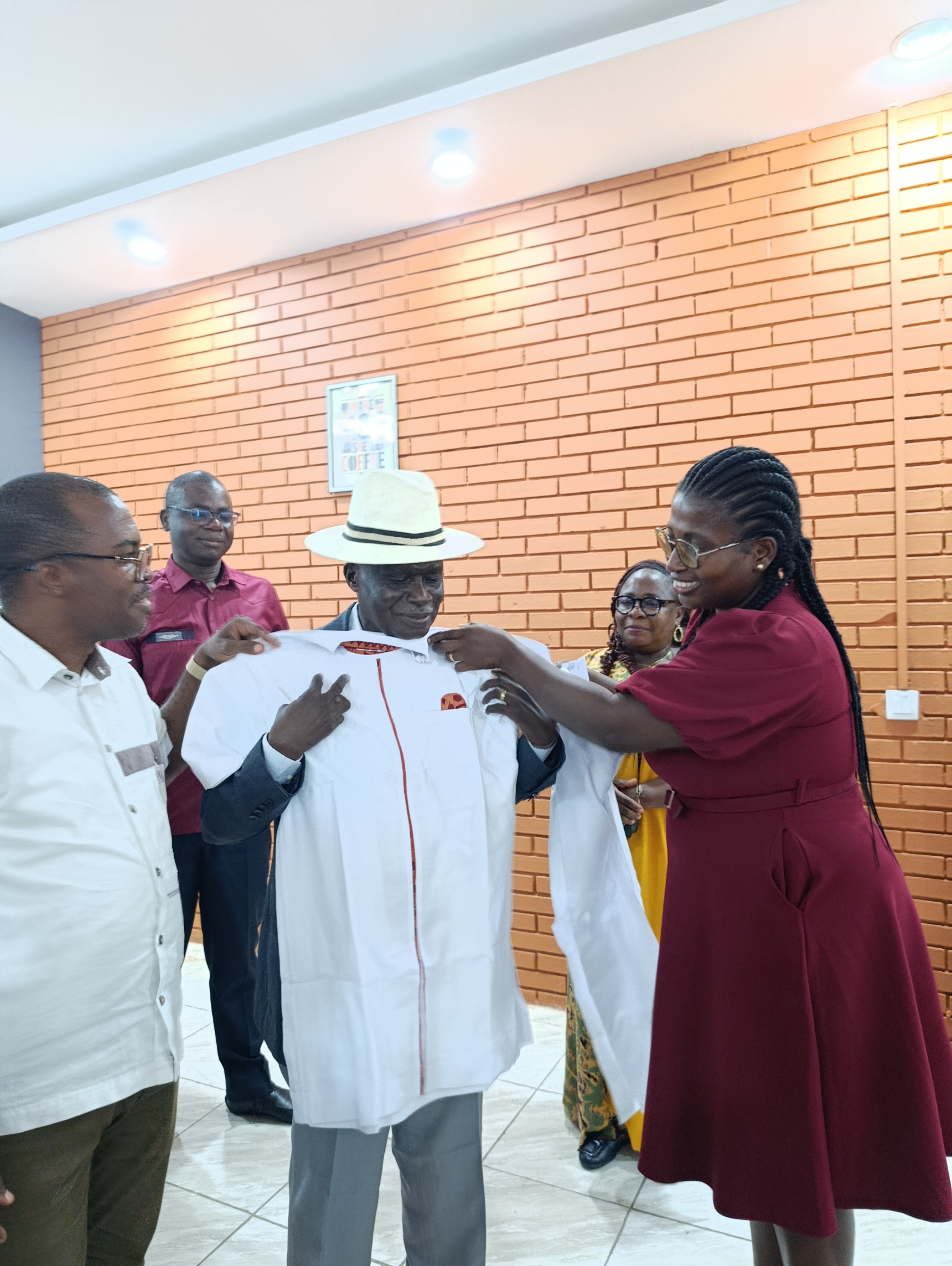 L'UP MARKETING REND HOMMAGE AU Dr. KOFFI AKA