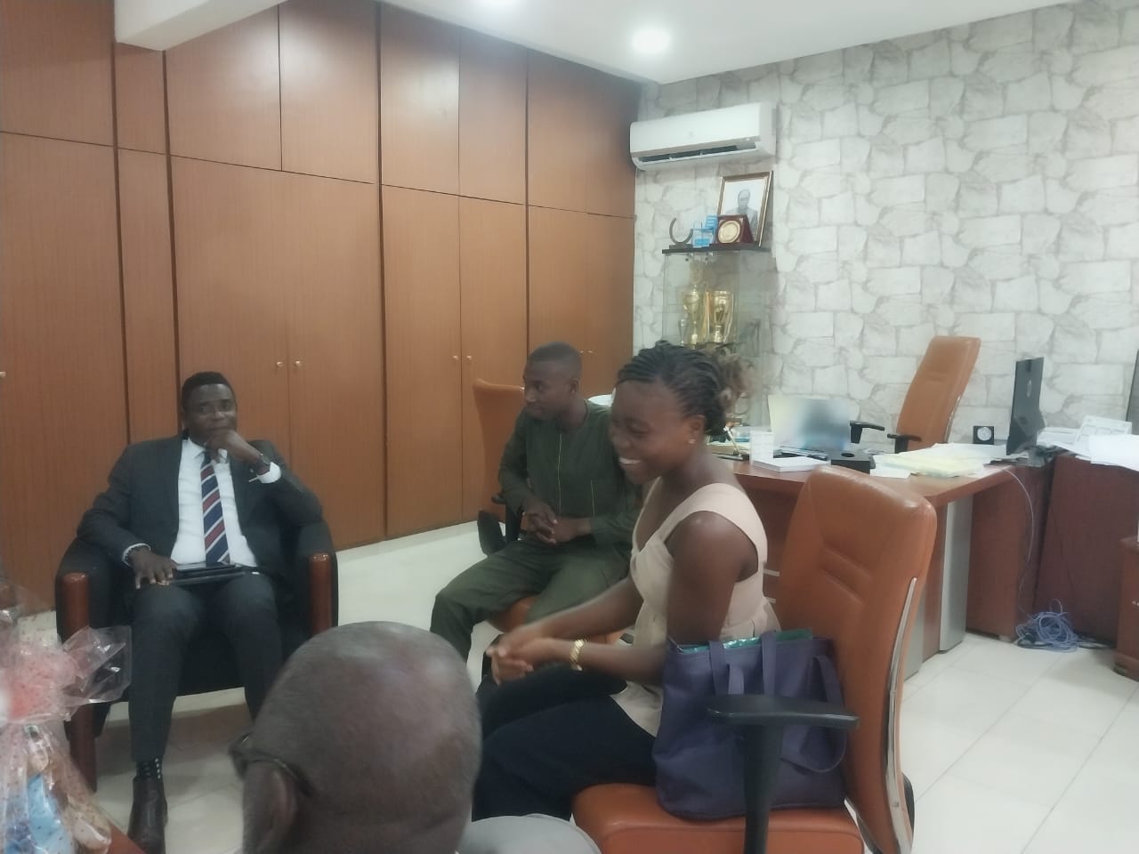 RAMADAN 2026: L' ASSOCIATION SPORTIVE DE   l'UFRSEG ( AS-SEG) OFFRE DES PANIERS RAMADAN AU DOYEN ET À SON ÉQUIPE