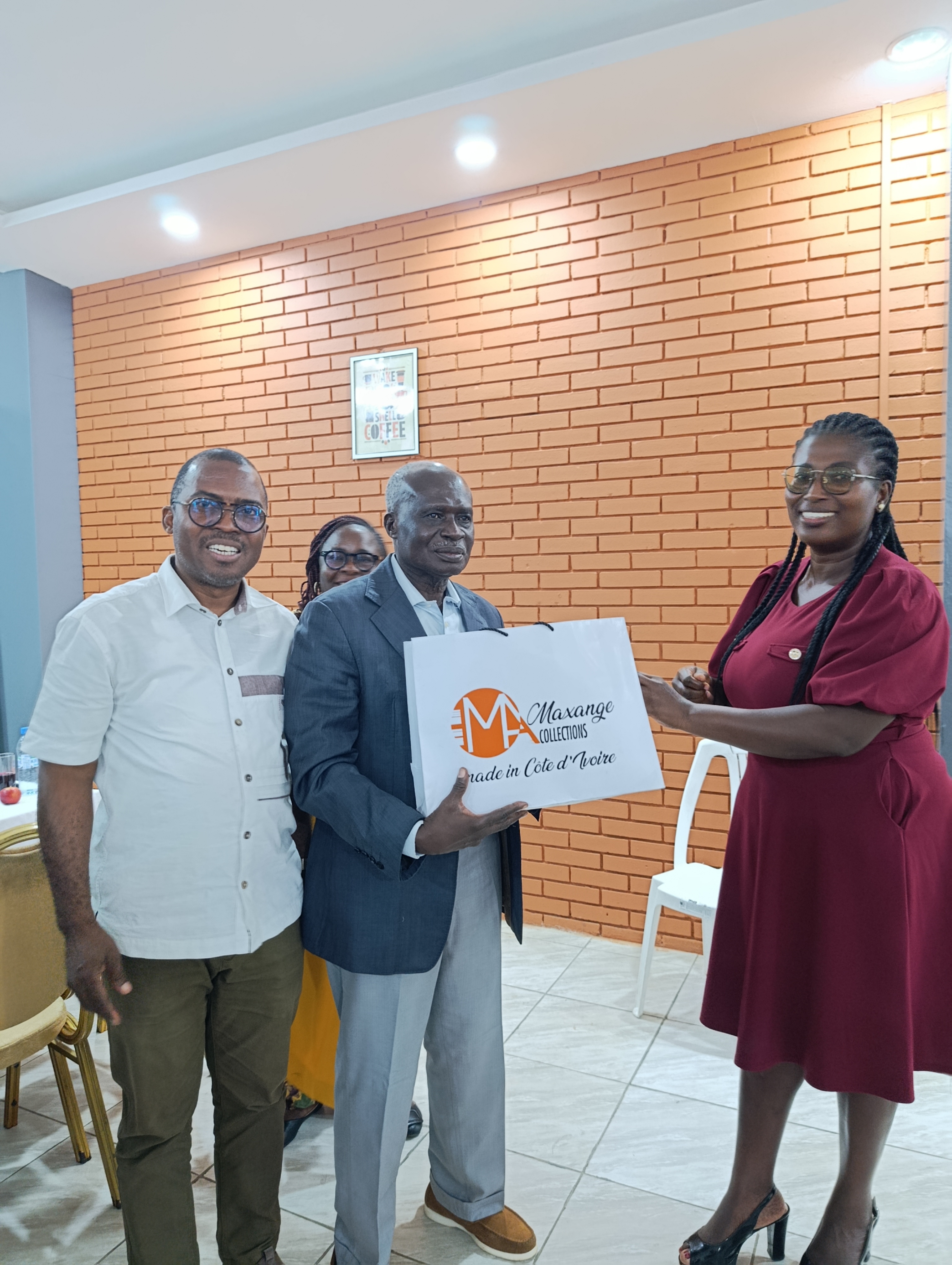 L'UP MARKETING REND HOMMAGE AU Dr. KOFFI AKA